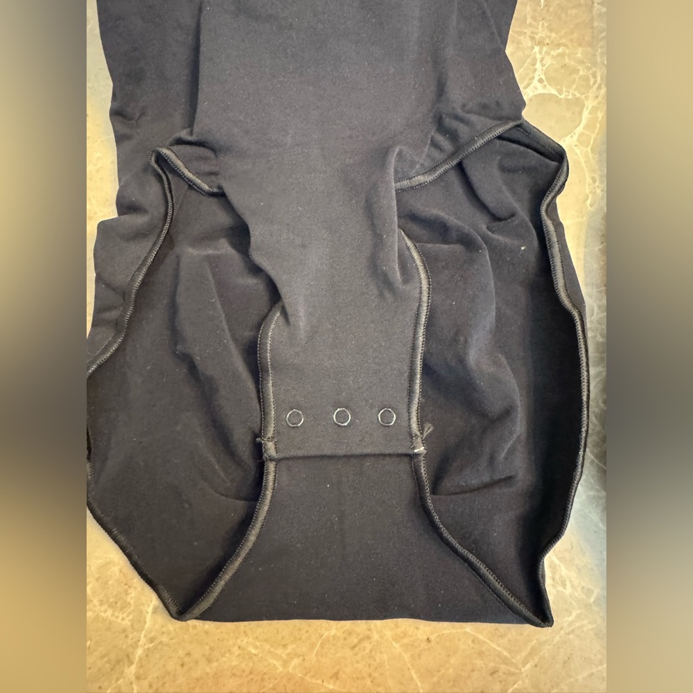 SKIMS SEAMLESS SCULPT BRIEF BODYSUIT - Picture 10 of 16